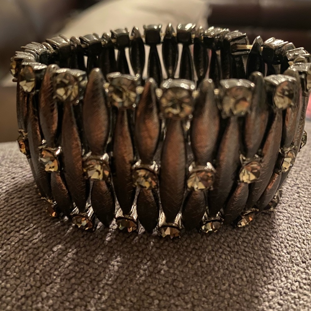 Super cute silver bracelet with crystal